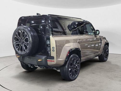 2026 Land Rover Defender V8