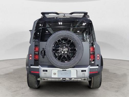 2025 Land Rover Defender 110 P300