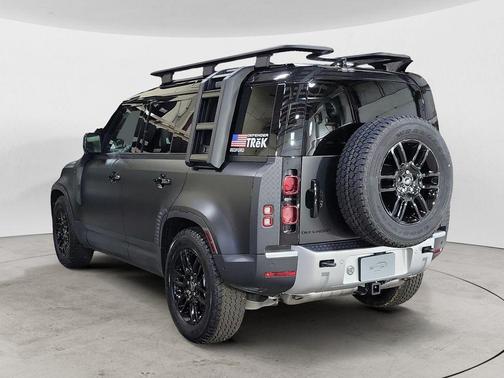 2025 Land Rover Defender 110 P300