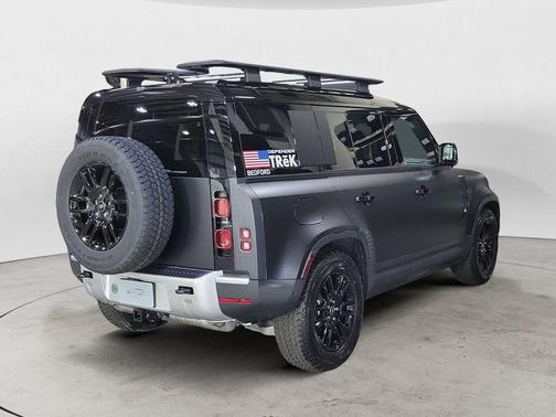 2025 Land Rover Defender 110 P300