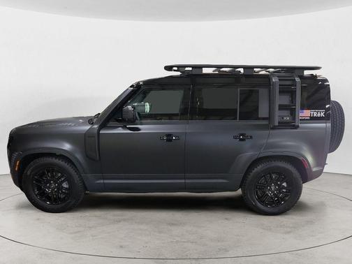 2025 Land Rover Defender 110 P300