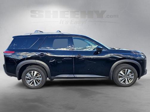 2025 Nissan Pathfinder SL 4WD