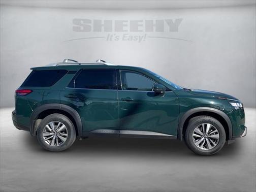 2022 Nissan Pathfinder SL 4WD