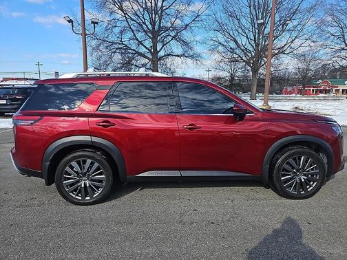 2024 Nissan Pathfinder SL 4WD