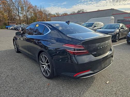 2022 Genesis G70 2.0T RWD