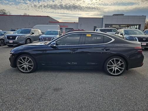 2022 Genesis G70 2.0T RWD