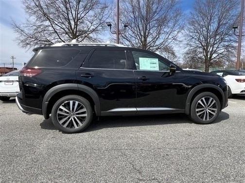 2025 Nissan Pathfinder Platinum 4WD