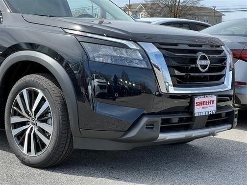 2025 Nissan Pathfinder Platinum 4WD