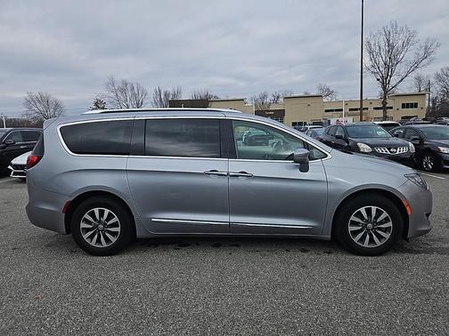 2020 Chrysler Pacifica Touring-L Plus