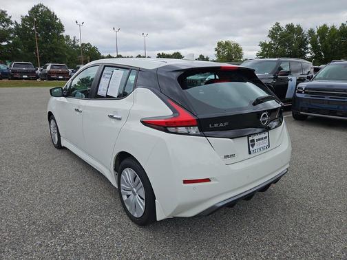 Glacier White 2025 Nissan Leaf S