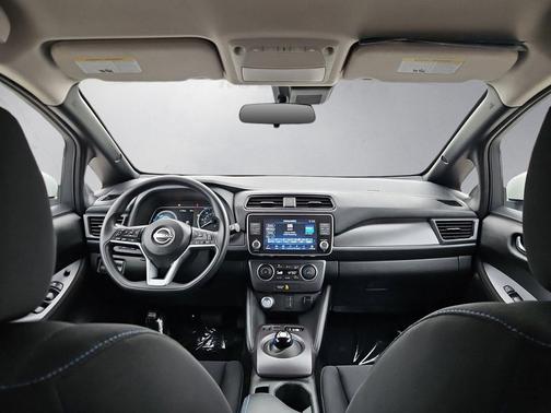 Glacier White 2025 Nissan Leaf S