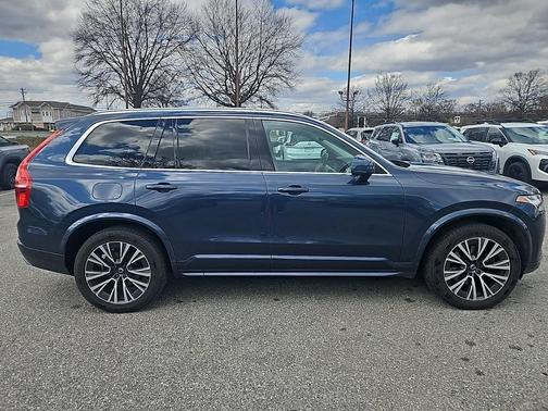 2020 Volvo XC90 T6 Momentum