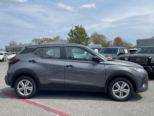 2025 Nissan Kicks S