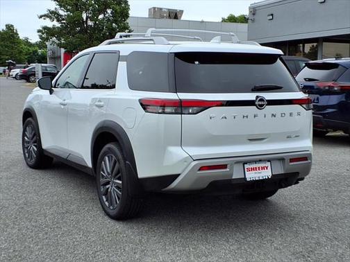 2025 Nissan Pathfinder SL 4WD
