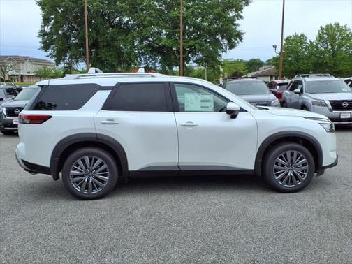 2025 Nissan Pathfinder SL 4WD