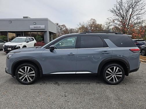 2025 Nissan Pathfinder Platinum 4WD