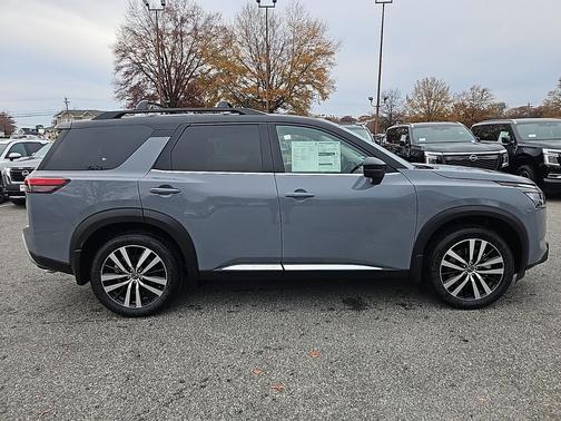 2025 Nissan Pathfinder Platinum 4WD