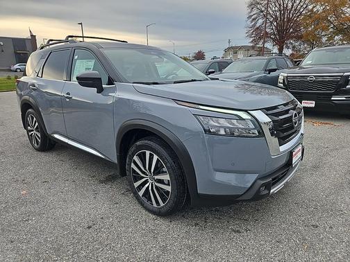 2025 Nissan Pathfinder Platinum 4WD