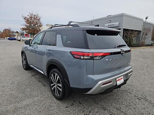 2025 Nissan Pathfinder Platinum 4WD