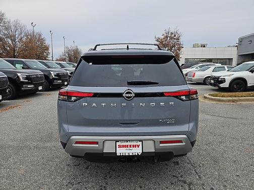 2025 Nissan Pathfinder Platinum 4WD