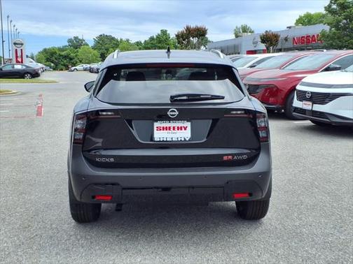 2025 Nissan Kicks SR