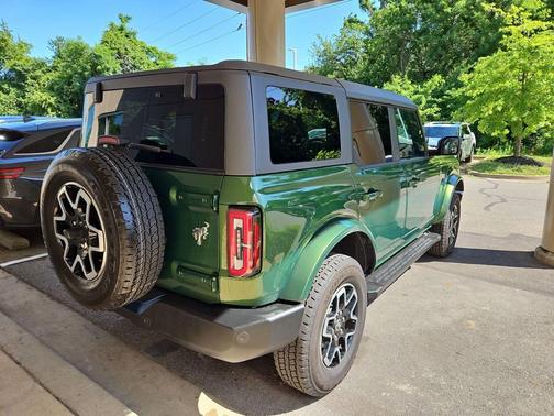 Eruption Green Metallic 2024 Ford Bronco Outer Banks