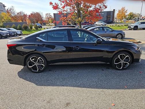 2025 Nissan Altima SR FWD