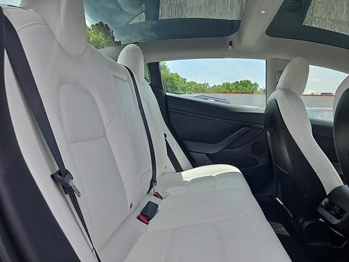 2022 Tesla Model 3 Standard Range