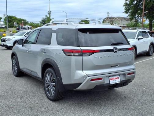 2025 Nissan Pathfinder SL 4WD