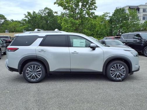 2025 Nissan Pathfinder SL 4WD