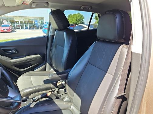Sandy Ridge Metallic 2018 Chevrolet Trax LT