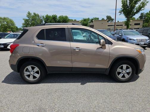 Sandy Ridge Metallic 2018 Chevrolet Trax LT