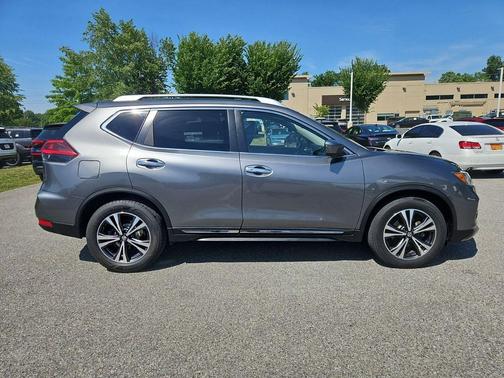 Gun Metallic 2018 Nissan Rogue SL