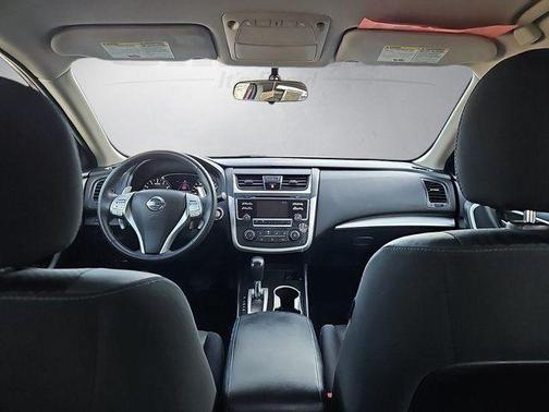 Cayenne Red 2017 Nissan Altima 2.5 SR