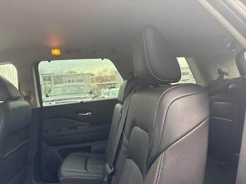 2023 Nissan Pathfinder SL 4WD