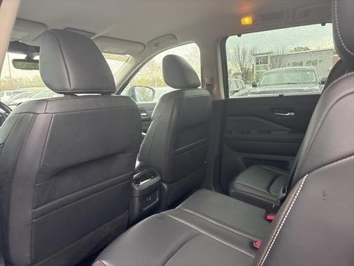2023 Nissan Pathfinder SL 4WD