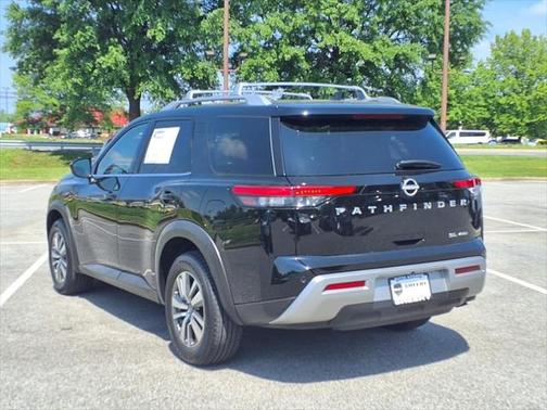 2023 Nissan Pathfinder SL 4WD