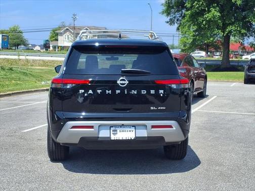 2023 Nissan Pathfinder SL 4WD