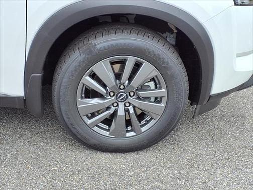 2025 Nissan Pathfinder SV 4WD