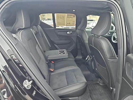 2024 Volvo XC40 Recharge Pure Electric Twin Plus