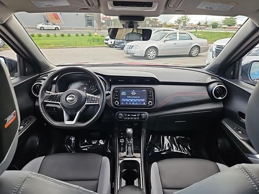 2022 Nissan Kicks SR