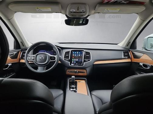 2024 Volvo XC90 B6 Plus Bright Theme 6-Seater