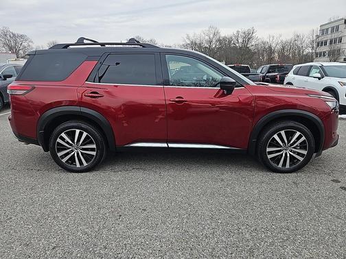 2025 Nissan Pathfinder Platinum 4WD