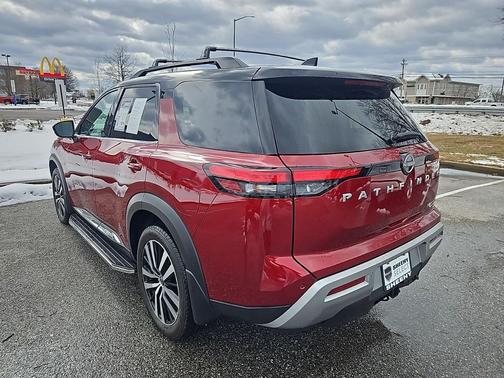 2025 Nissan Pathfinder Platinum 4WD