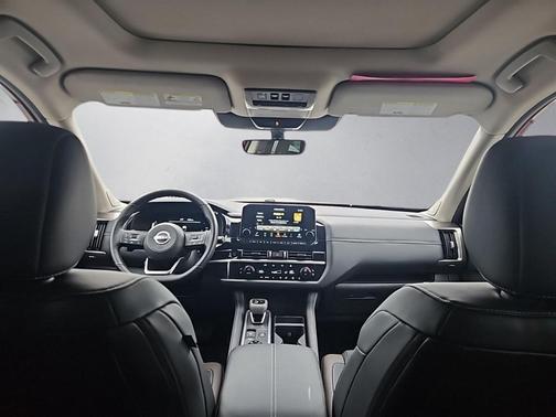 2025 Nissan Pathfinder Platinum 4WD