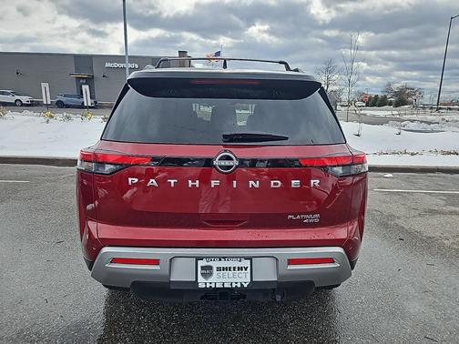 2025 Nissan Pathfinder Platinum 4WD
