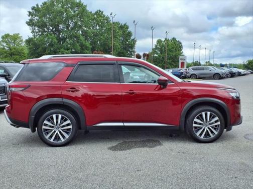 2022 Nissan Pathfinder Platinum 4WD