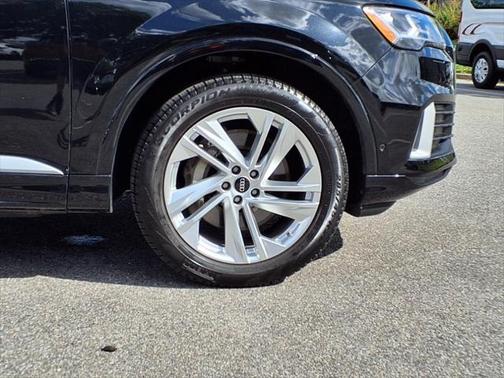 2023 Audi Q7 45 Premium Plus