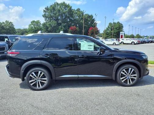 2025 Nissan Pathfinder Platinum 4WD