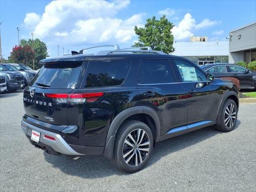 2025 Nissan Pathfinder Platinum 4WD
